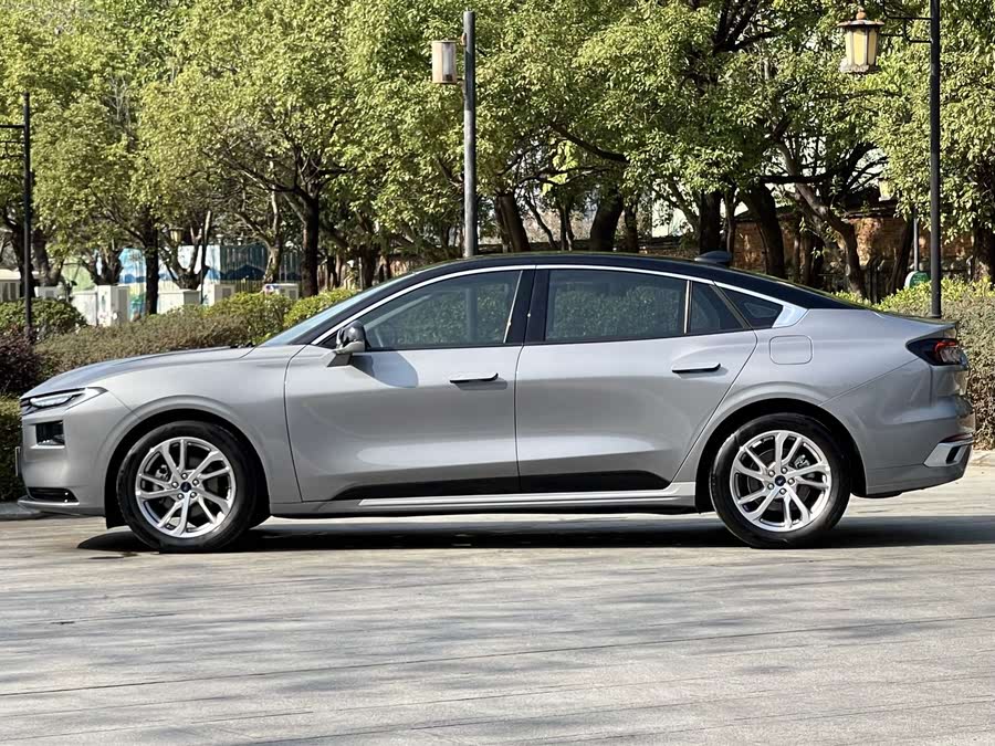 Discover undefined undefined Exterior Interior Images.Find all aspects and details of cars.