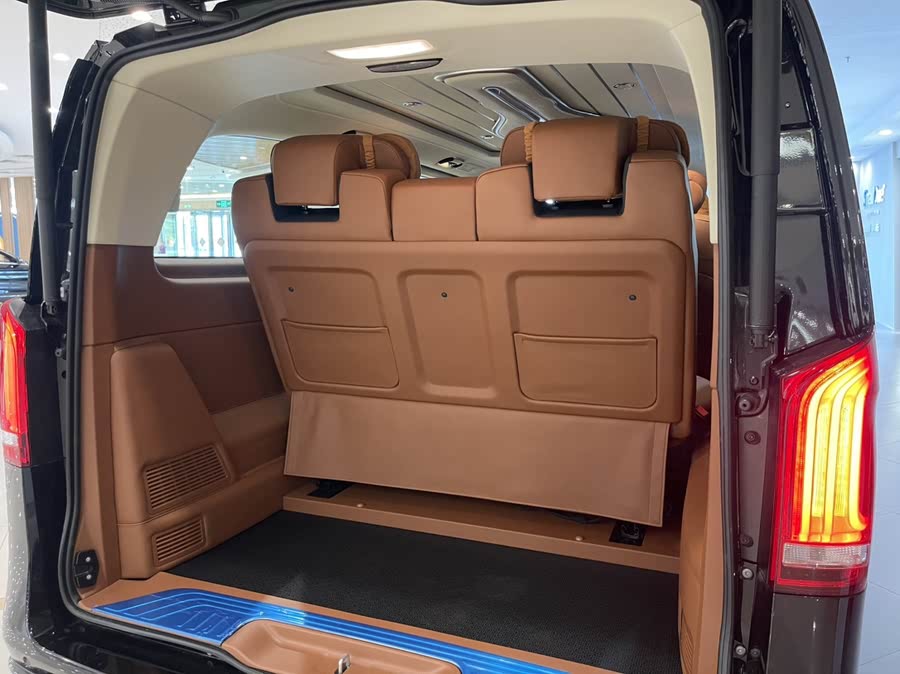 Discover undefined undefined Exterior Interior Images.Find all aspects and details of cars.