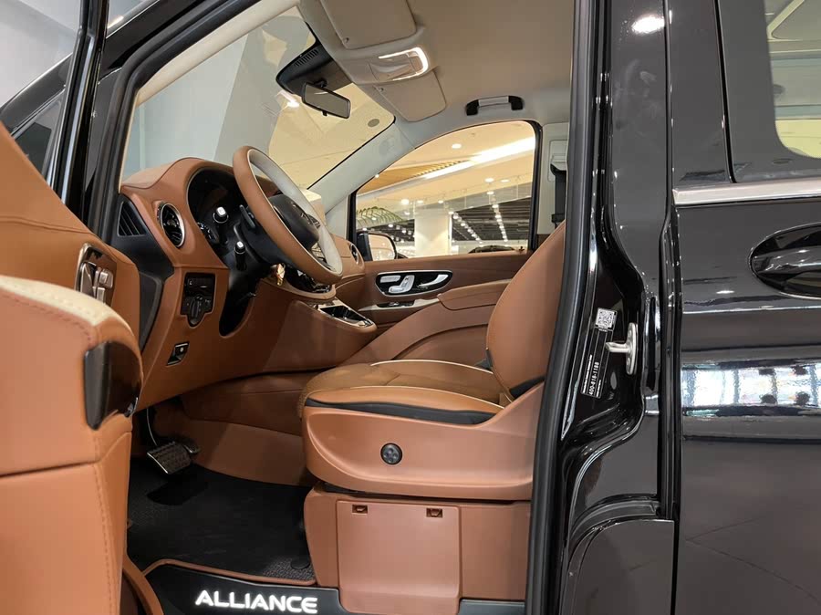 Discover undefined undefined Exterior Interior Images.Find all aspects and details of cars.