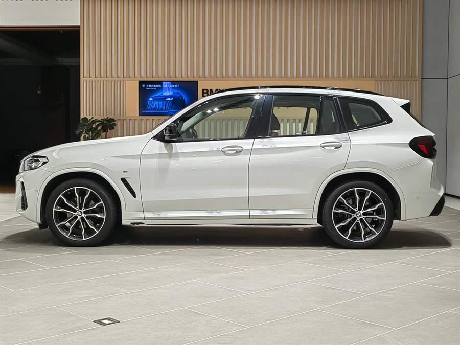 Discover undefined undefined Exterior Interior Images.Find all aspects and details of cars.