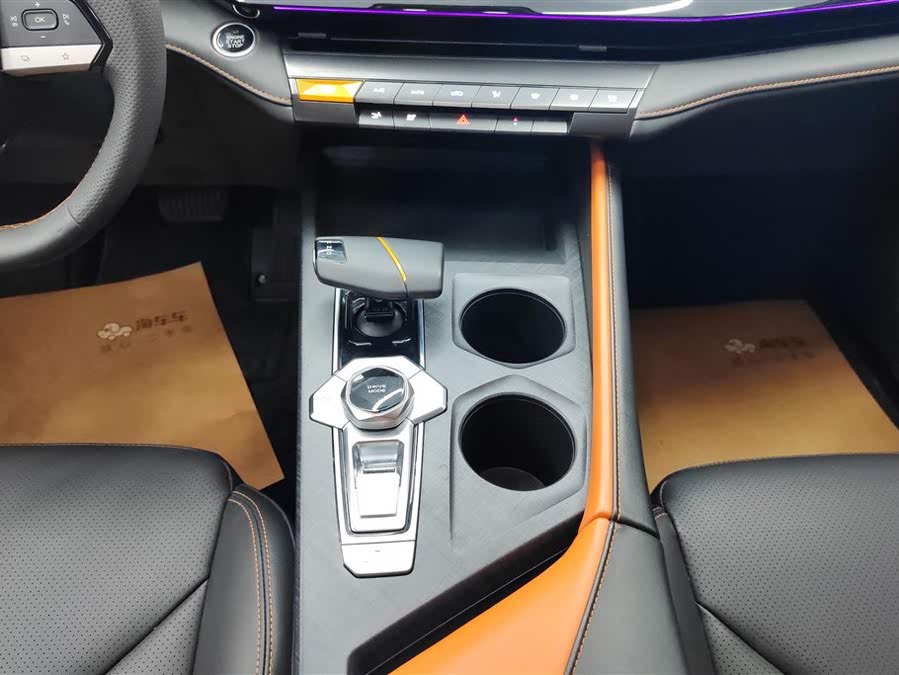 Discover undefined undefined Exterior Interior Images.Find all aspects and details of cars.