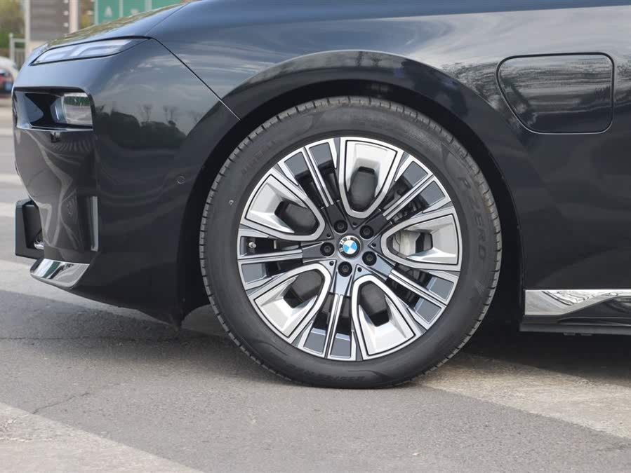 Discover undefined undefined Exterior Interior Images.Find all aspects and details of cars.