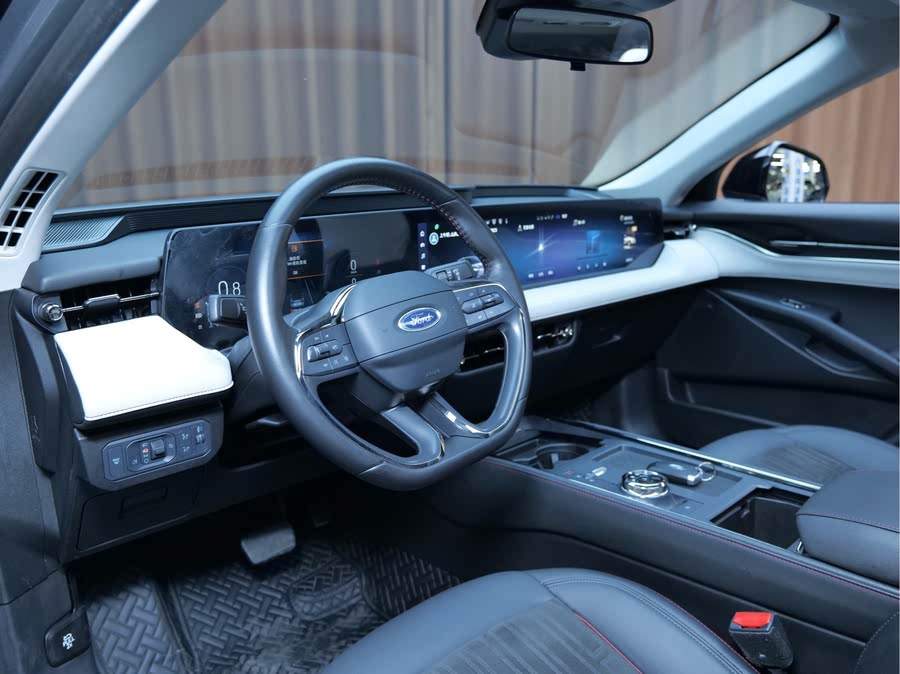 Discover undefined undefined Exterior Interior Images.Find all aspects and details of cars.