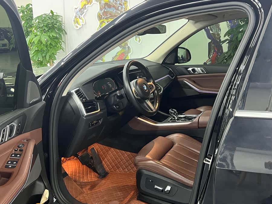 Discover undefined undefined Exterior Interior Images.Find all aspects and details of cars.