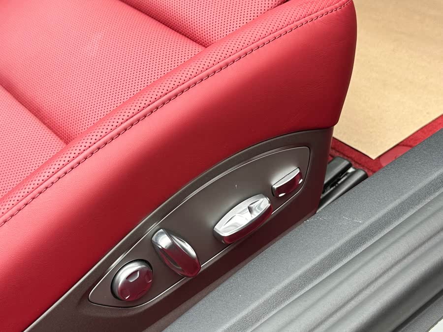 Discover undefined undefined Exterior Interior Images.Find all aspects and details of cars.
