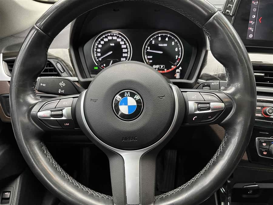 Discover undefined undefined Exterior Interior Images.Find all aspects and details of cars.