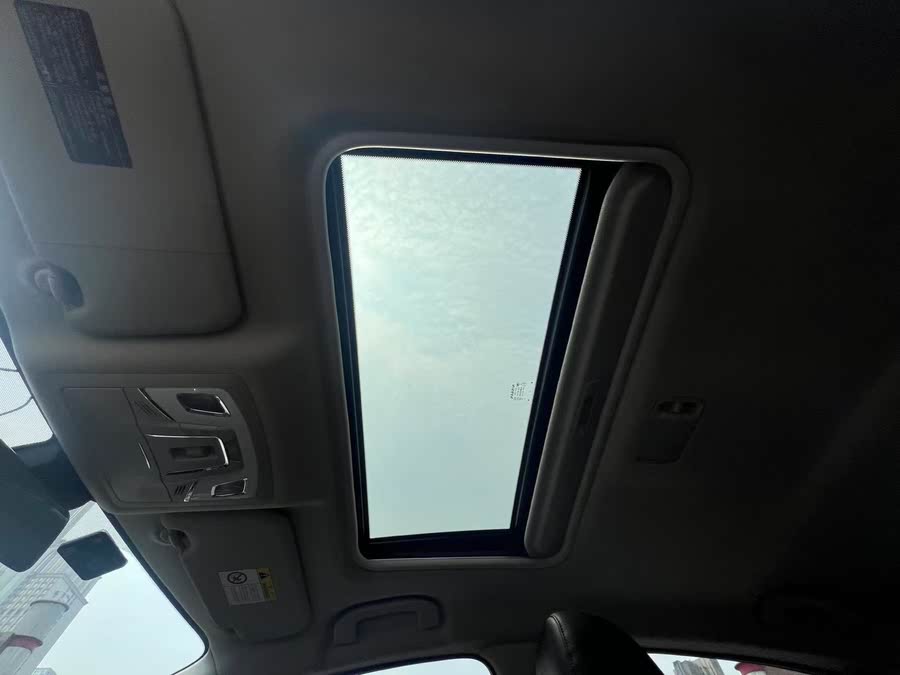 Discover undefined undefined Exterior Interior Images.Find all aspects and details of cars.