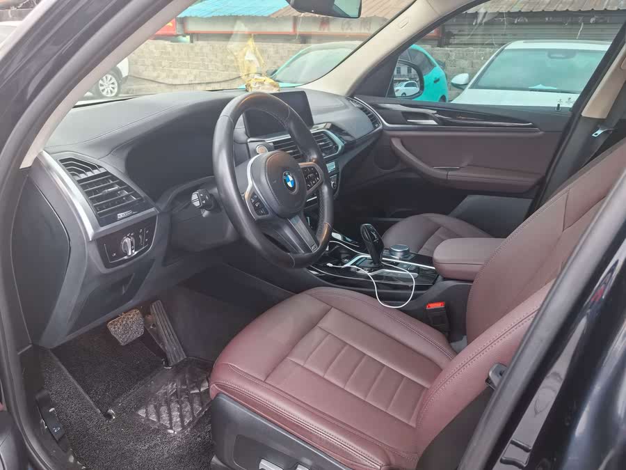 Discover undefined undefined Exterior Interior Images.Find all aspects and details of cars.