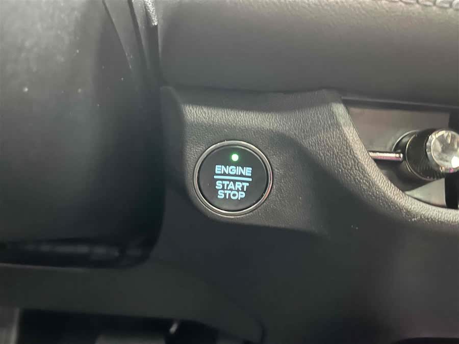 Discover undefined undefined Exterior Interior Images.Find all aspects and details of cars.