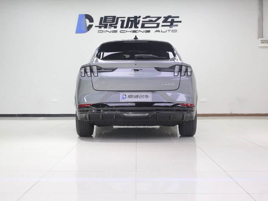 Discover undefined undefined Exterior Interior Images.Find all aspects and details of cars.