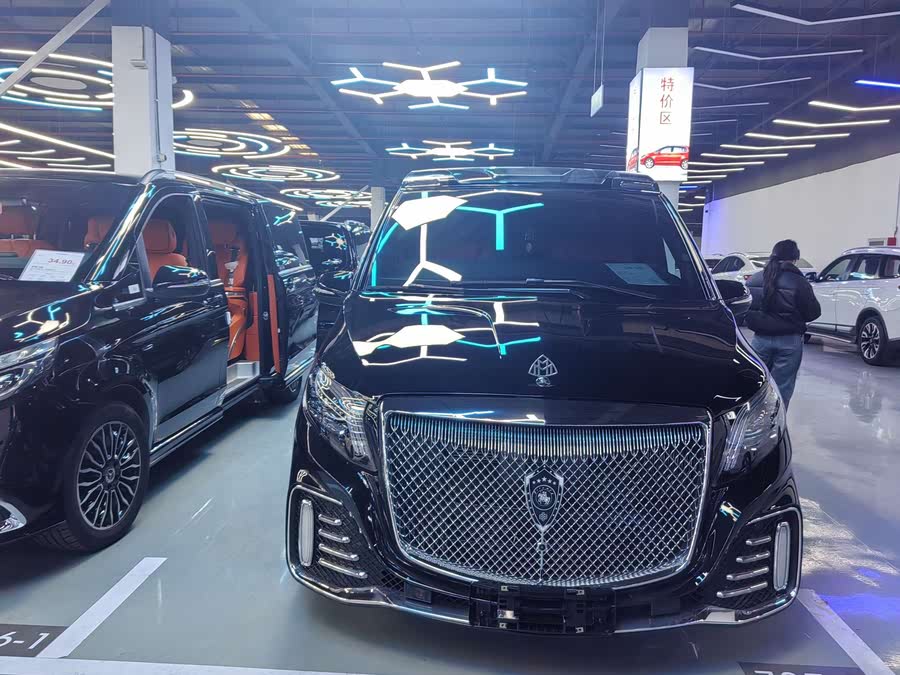 Discover undefined undefined Exterior Interior Images.Find all aspects and details of cars.