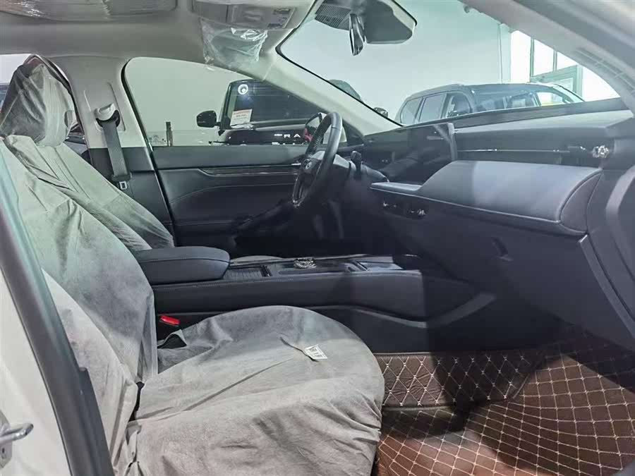 Discover undefined undefined Exterior Interior Images.Find all aspects and details of cars.