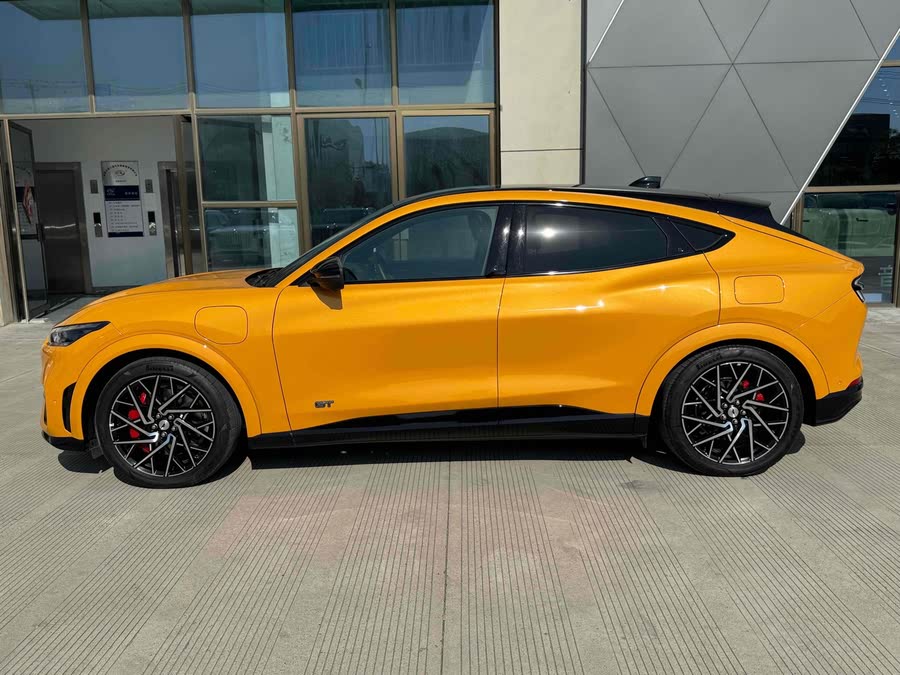 Discover undefined undefined Exterior Interior Images.Find all aspects and details of cars.