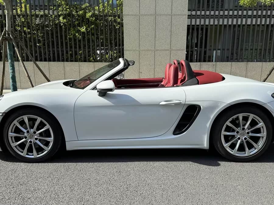 Discover undefined undefined Exterior Interior Images.Find all aspects and details of cars.