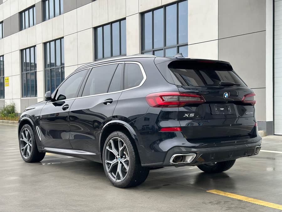 Discover undefined undefined Exterior Interior Images.Find all aspects and details of cars.
