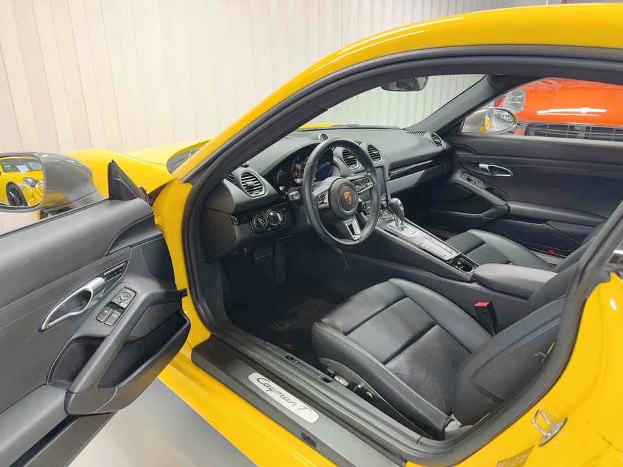 Discover undefined undefined Exterior Interior Images.Find all aspects and details of cars.