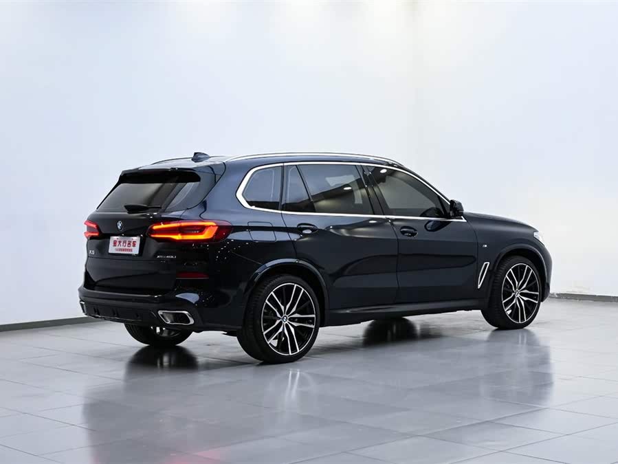 Discover undefined undefined Exterior Interior Images.Find all aspects and details of cars.