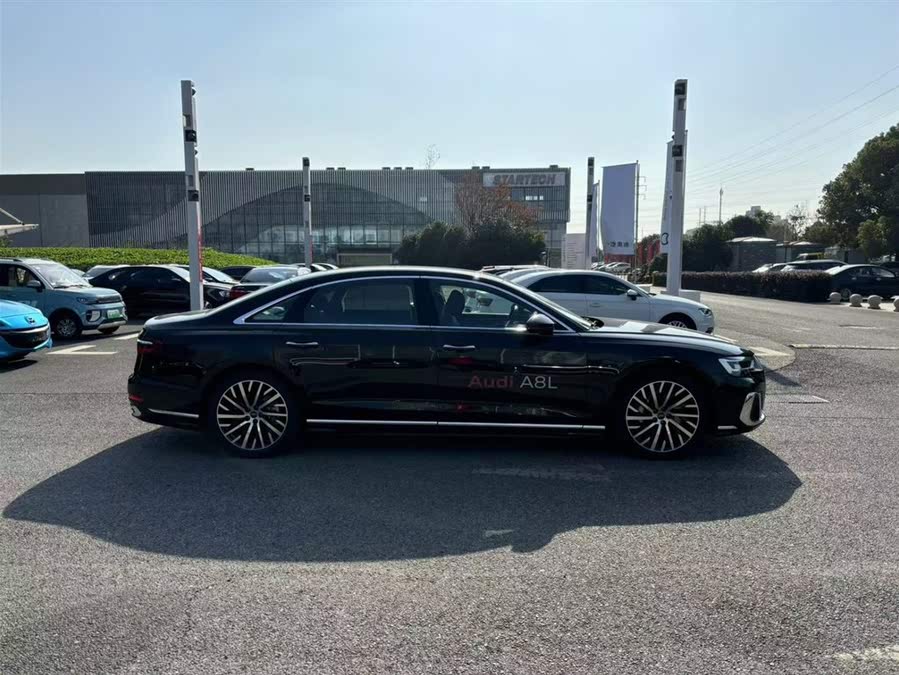 Discover undefined undefined Exterior Interior Images.Find all aspects and details of cars.