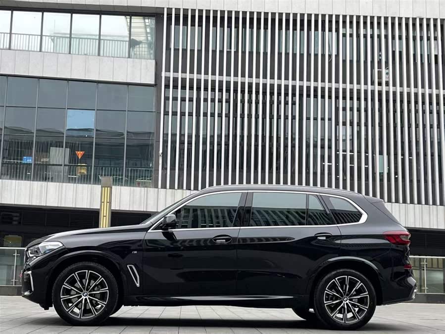 Discover undefined undefined Exterior Interior Images.Find all aspects and details of cars.