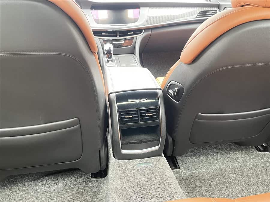 Discover undefined undefined Exterior Interior Images.Find all aspects and details of cars.