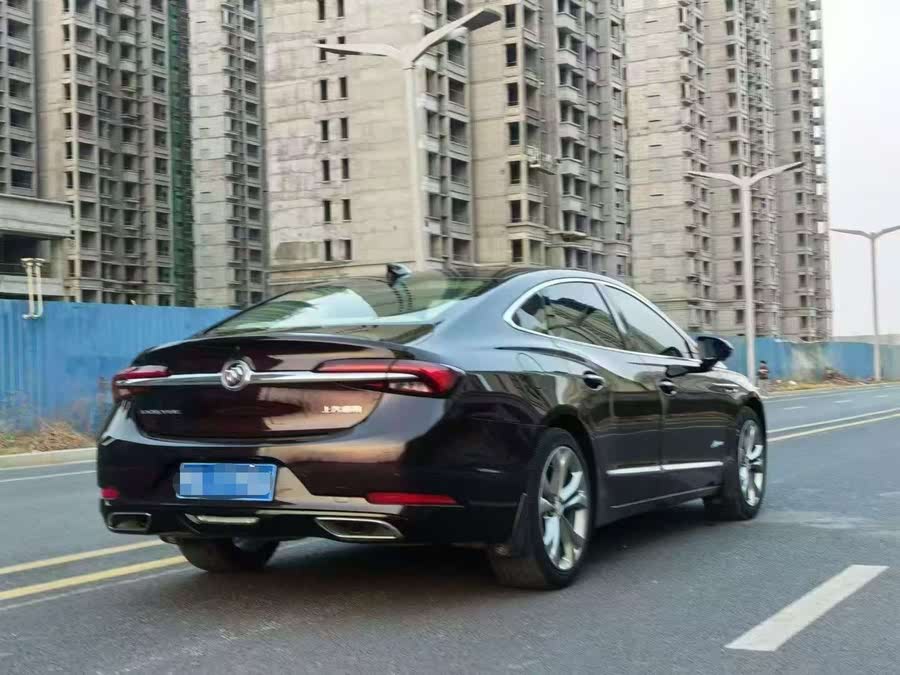 استكشف undefined undefined الصور الخارجية والداخلية. اكتشف جميع جوانب وتفاصيل السيارات.