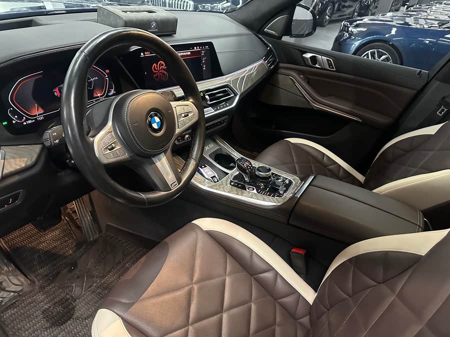 Discover undefined undefined Exterior Interior Images.Find all aspects and details of cars.