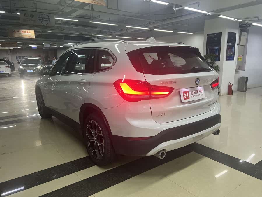 Discover undefined undefined Exterior Interior Images.Find all aspects and details of cars.