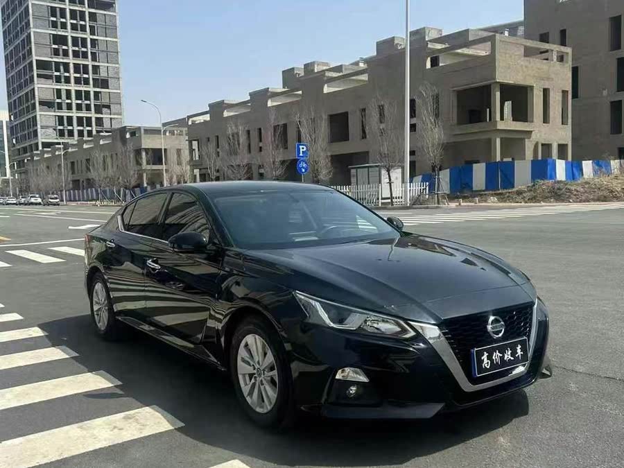 استكشف undefined undefined الصور الخارجية والداخلية. اكتشف جميع جوانب وتفاصيل السيارات.