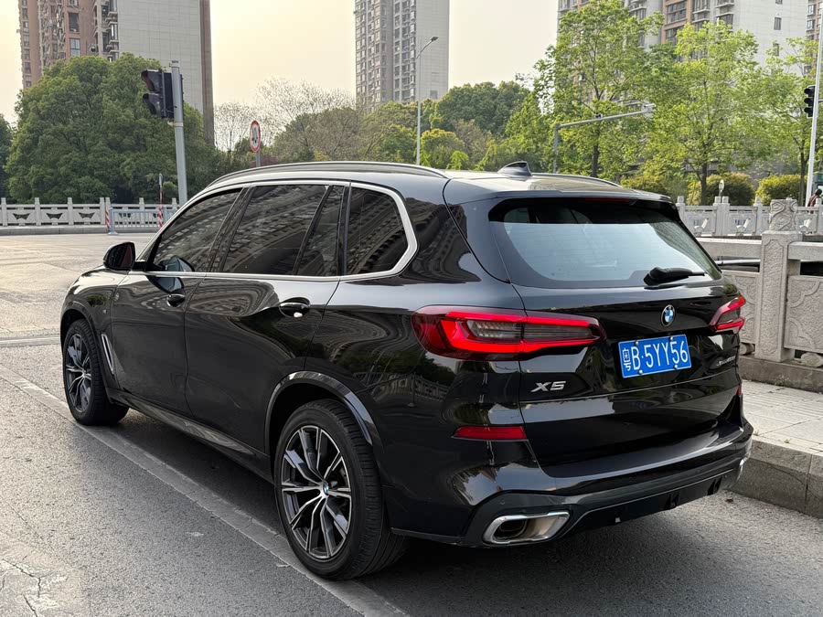 Discover undefined undefined Exterior Interior Images.Find all aspects and details of cars.
