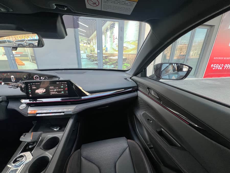Discover undefined undefined Exterior Interior Images.Find all aspects and details of cars.