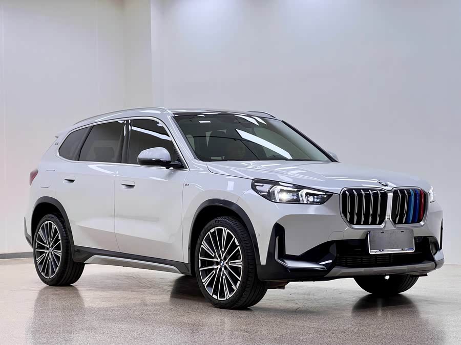 Discover undefined undefined Exterior Interior Images.Find all aspects and details of cars.