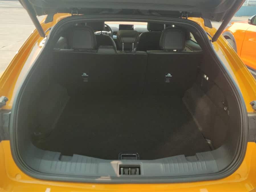 Discover undefined undefined Exterior Interior Images.Find all aspects and details of cars.