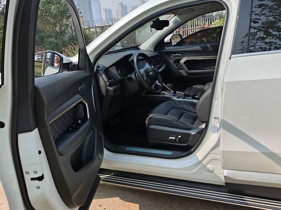 Discover undefined undefined Exterior Interior Images.Find all aspects and details of cars.