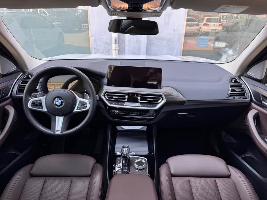Discover undefined undefined Exterior Interior Images.Find all aspects and details of cars.