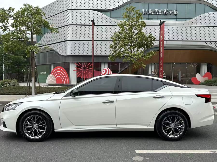Discover undefined undefined Exterior Interior Images.Find all aspects and details of cars.