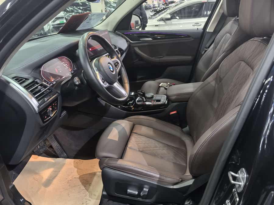 Discover undefined undefined Exterior Interior Images.Find all aspects and details of cars.