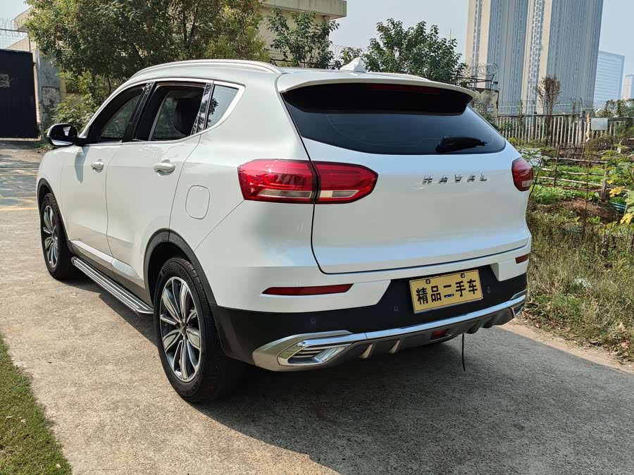 Discover undefined undefined Exterior Interior Images.Find all aspects and details of cars.