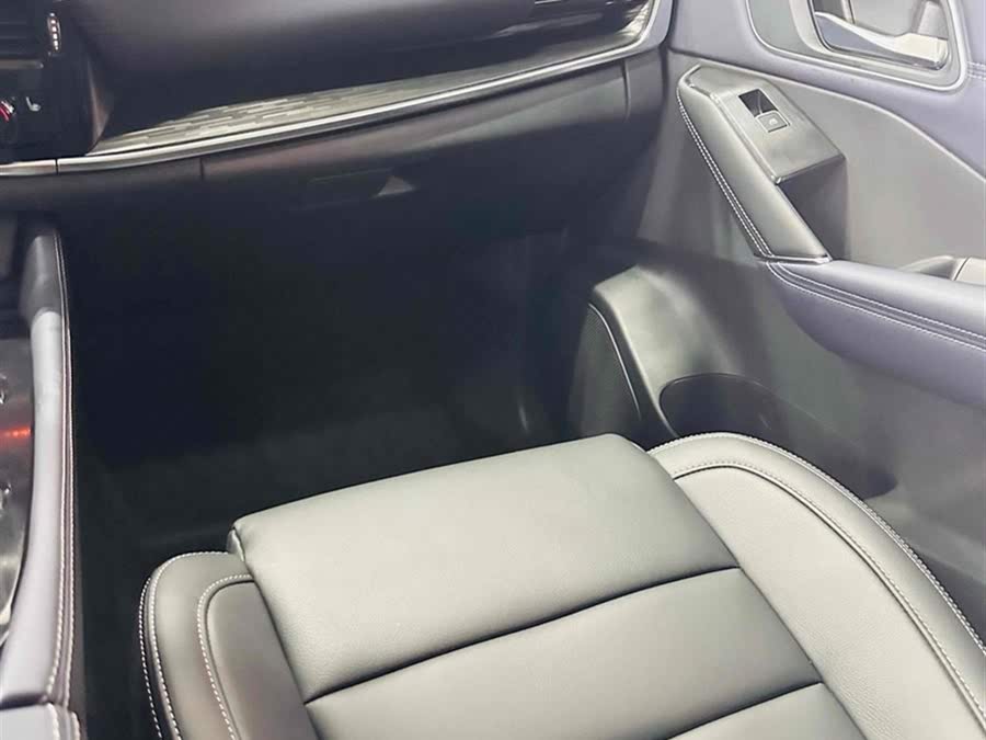 Discover undefined undefined Exterior Interior Images.Find all aspects and details of cars.