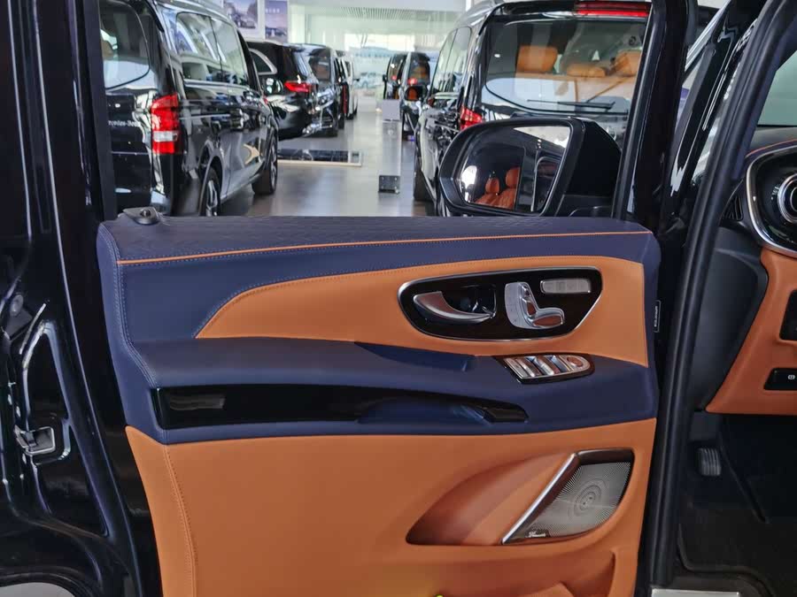 Discover undefined undefined Exterior Interior Images.Find all aspects and details of cars.