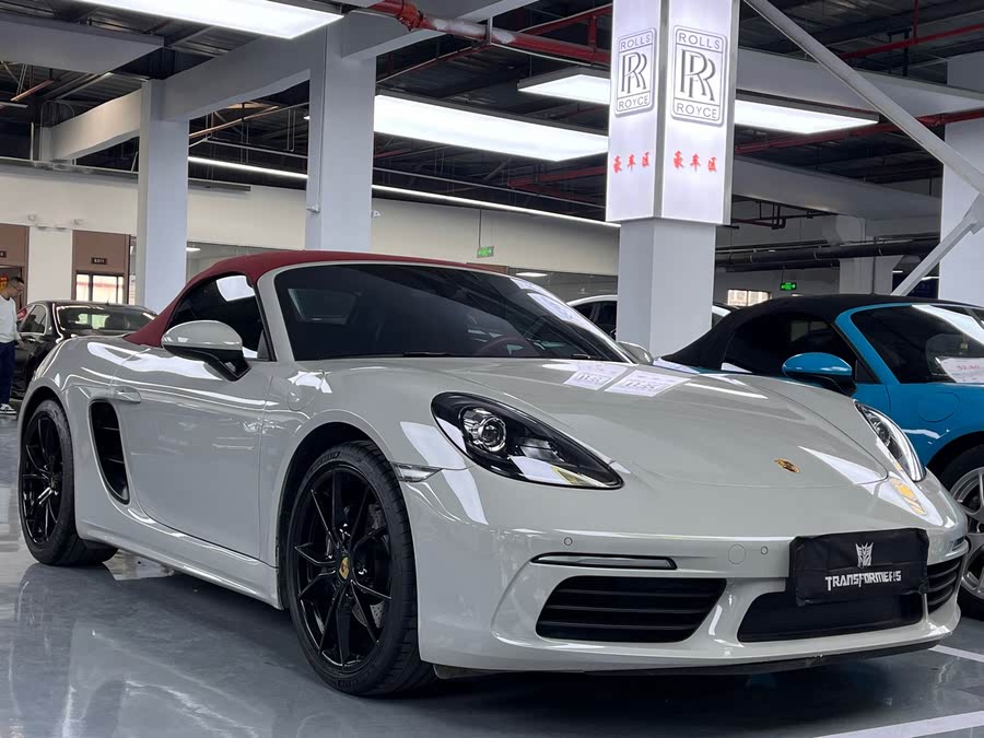 Discover undefined undefined Exterior Interior Images.Find all aspects and details of cars.