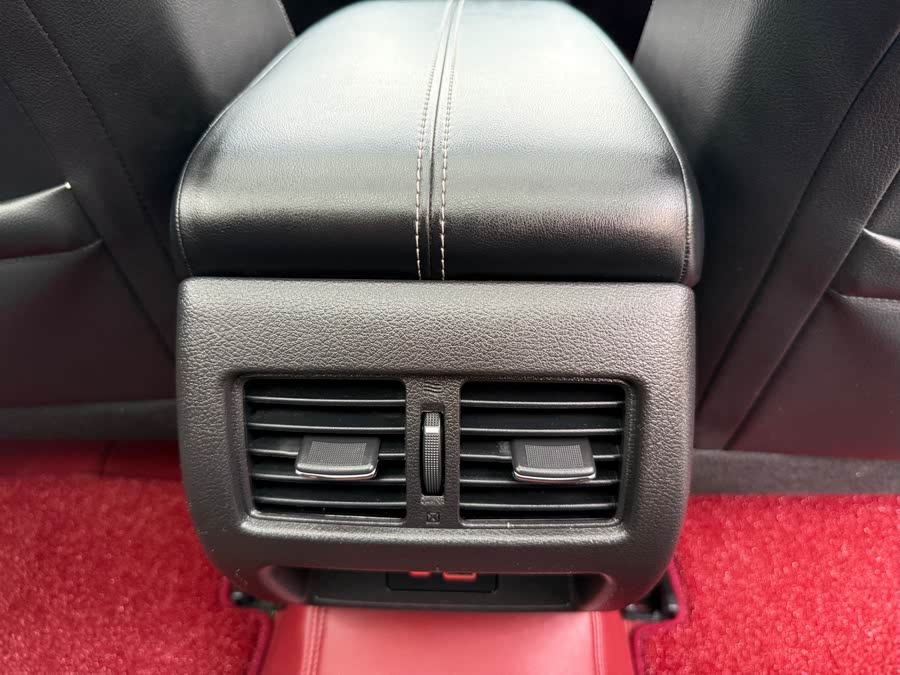 Discover undefined undefined Exterior Interior Images.Find all aspects and details of cars.
