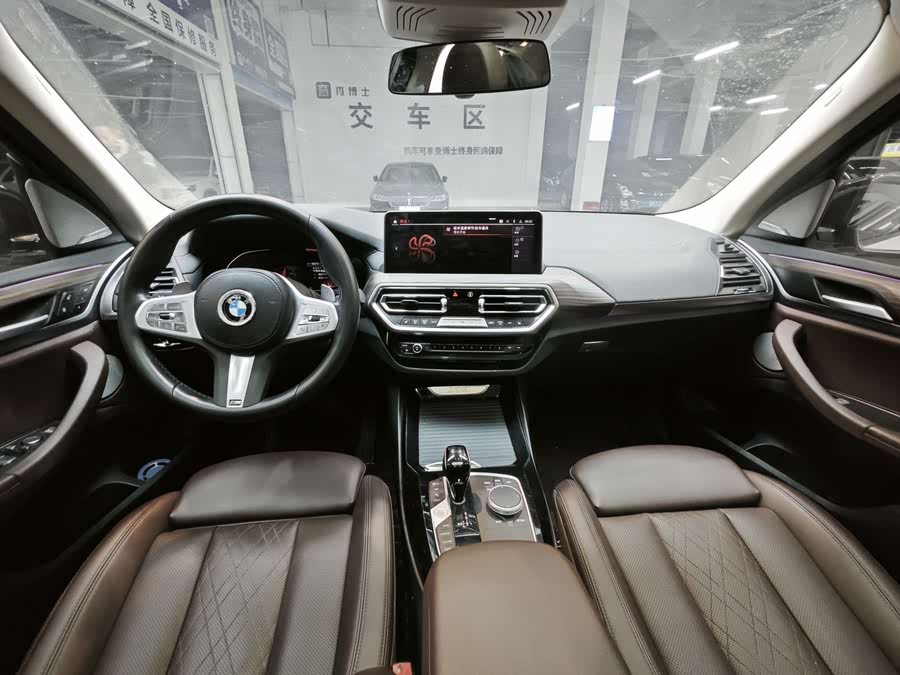 Discover undefined undefined Exterior Interior Images.Find all aspects and details of cars.