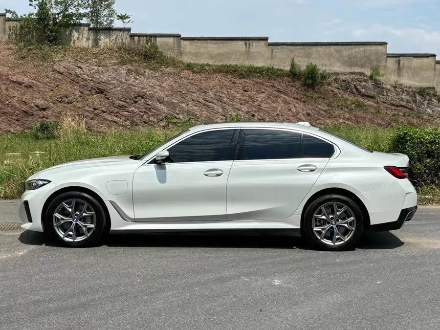 Discover undefined undefined Exterior Interior Images.Find all aspects and details of cars.