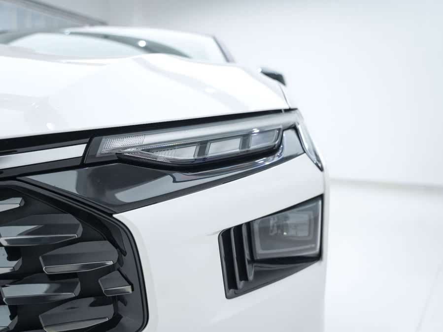 Discover undefined undefined Exterior Interior Images.Find all aspects and details of cars.