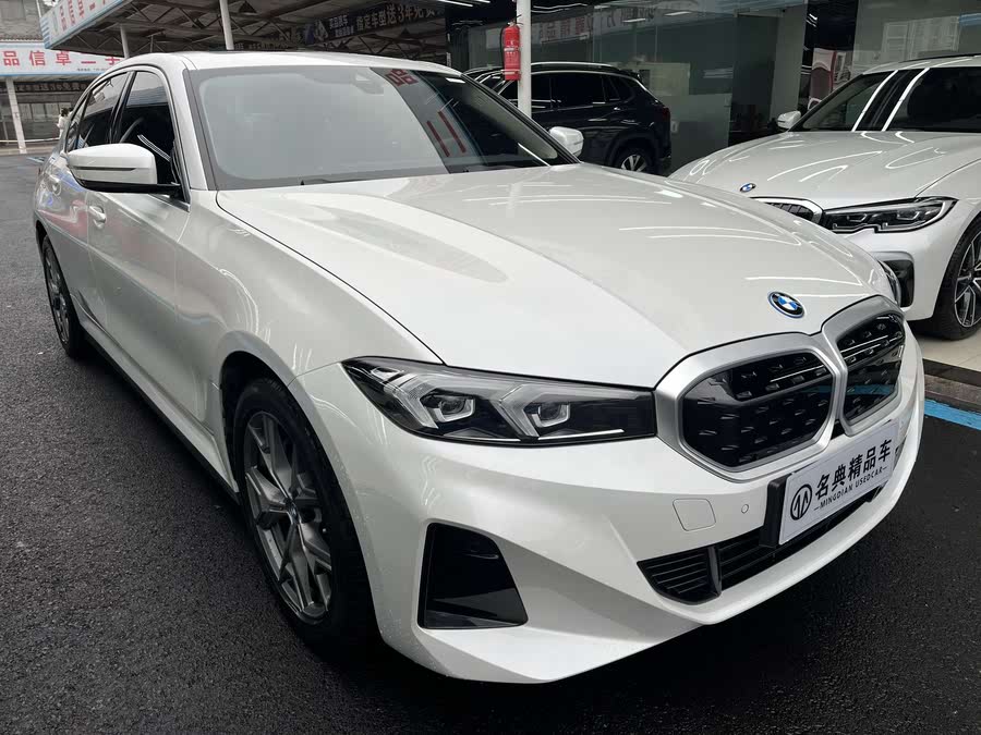 Discover undefined undefined Exterior Interior Images.Find all aspects and details of cars.