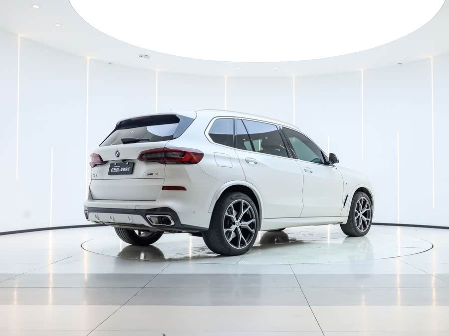 Discover undefined undefined Exterior Interior Images.Find all aspects and details of cars.