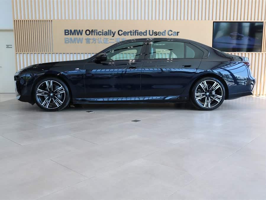 Discover undefined undefined Exterior Interior Images.Find all aspects and details of cars.