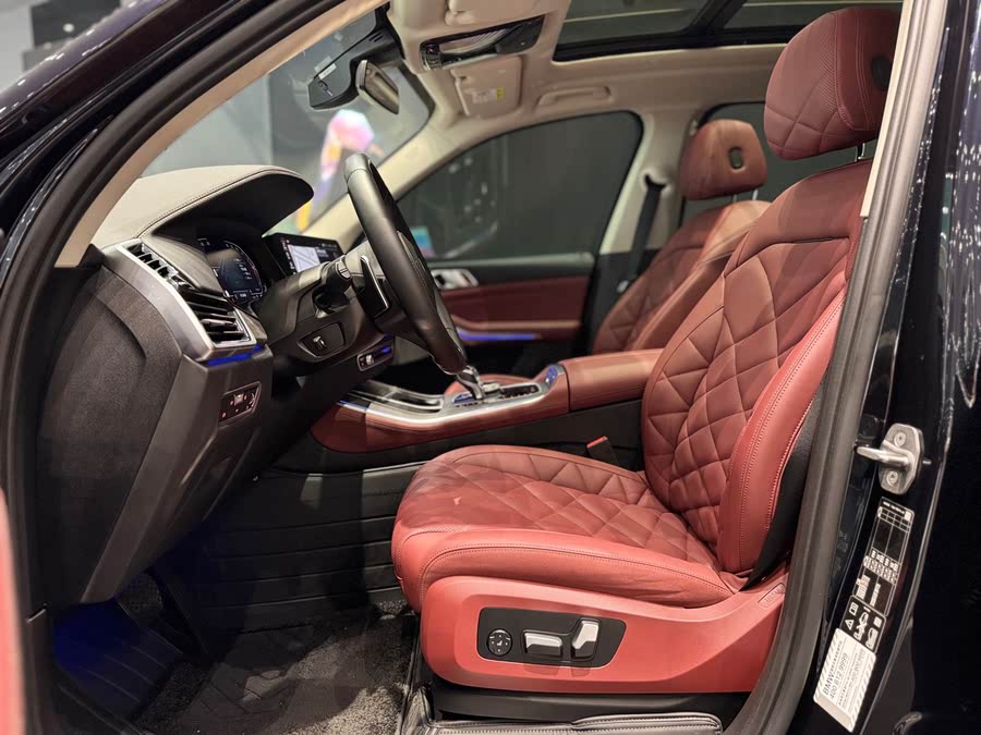Discover undefined undefined Exterior Interior Images.Find all aspects and details of cars.