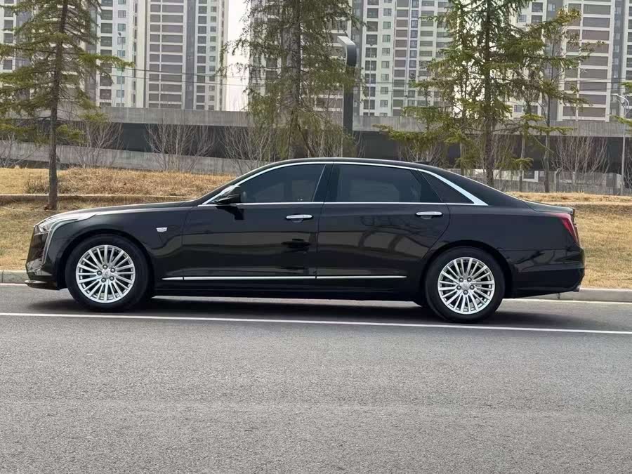 استكشف undefined undefined الصور الخارجية والداخلية. اكتشف جميع جوانب وتفاصيل السيارات.