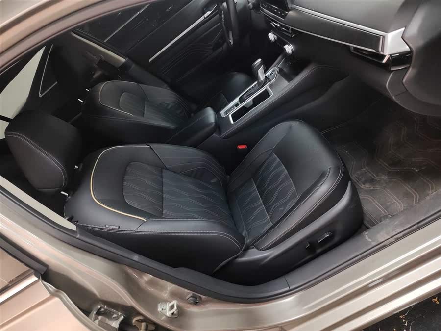 Discover undefined undefined Exterior Interior Images.Find all aspects and details of cars.